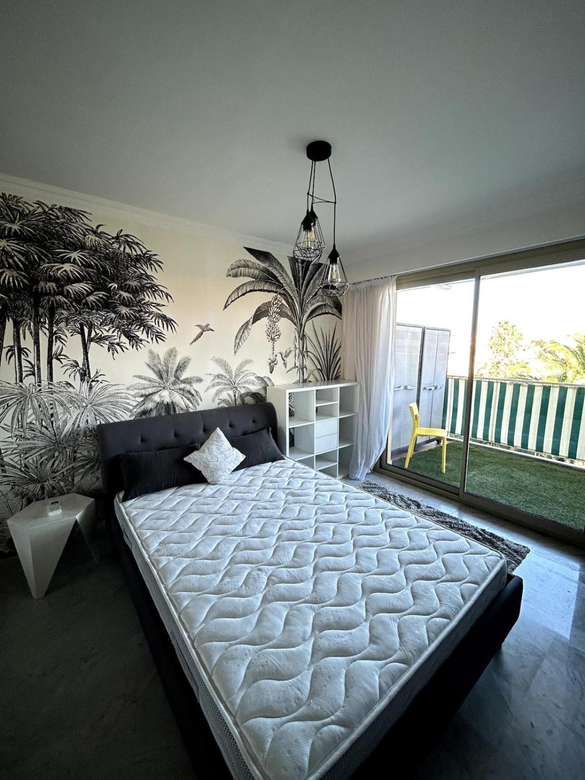 Appartement A Avec Terrasse Ensoleillee Antibes