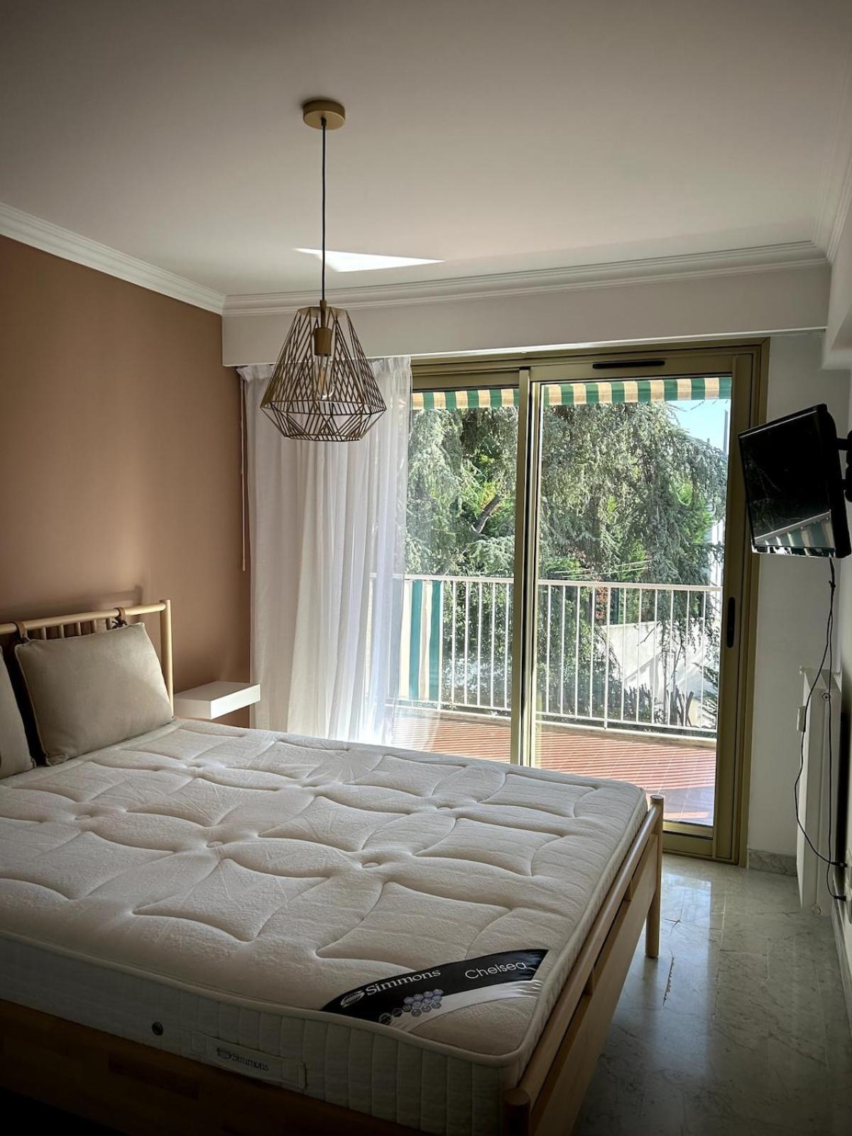 Appartement A Avec Terrasse Ensoleillee Antibes
